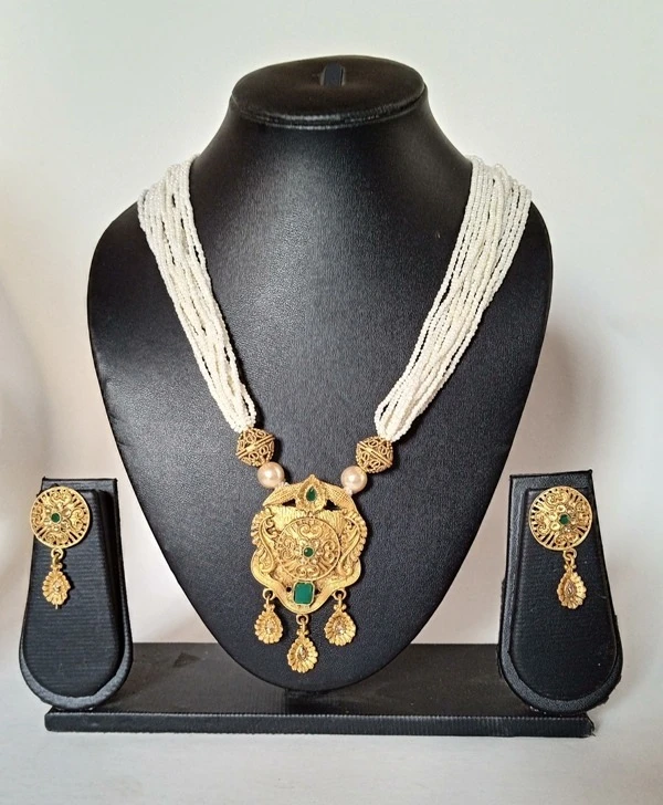 Indian Rajwadi Pearl Necklace Set.