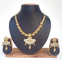 Traditional White Kundan & Meenakari Necklace Set