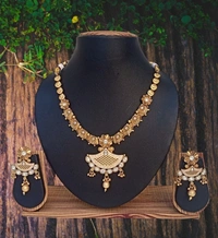 Traditional White Kundan & Meenakari Necklace Set