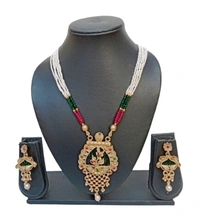 Traditional Pearl & Kundan Necklace set.