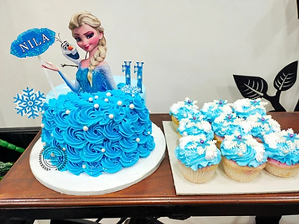 C2CGT18 (CAKE WITH CUPCAKE) - 2KG