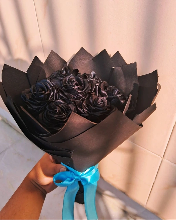 🗝️⋆｡𖦹Black Rose Bouquet°‧★🥀 - Black