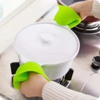 Set of 2 Silicone Pinch Grip Mitten Oven Mitt Gripper Grip Kitchen Potholder Utensil Tool(MULTI COLOR) - Green