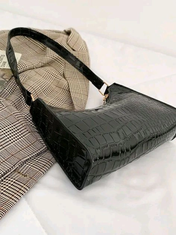 Radiance  Chic Black Croc-Embossed Shoulder Bag