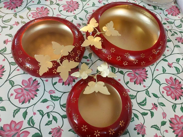 Red Urli Set Of 3, All 3 Different Sizes