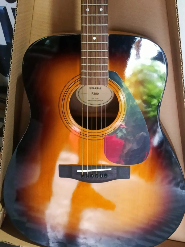 Yamaha YAMAHA F280 Acoustic guitar  - 39, Falu Red, 1