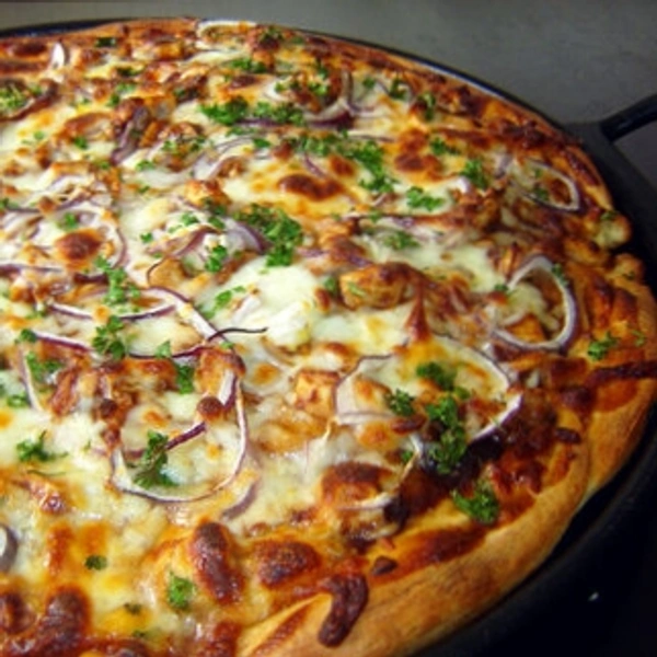 Medium  Chicken Blast Pizza  - Base+saus+chicken+cheese+Oregano