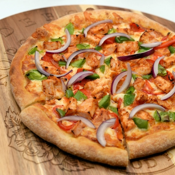 Medium  Chicken Blast Pizza  - Base+saus+chicken+cheese+Oregano