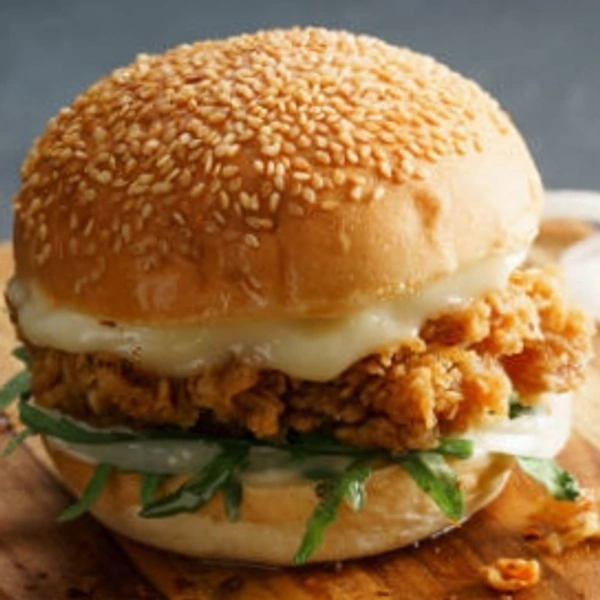 CRISPY CHICKEN BURGER 