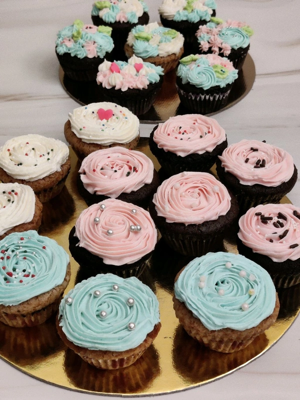 Chocolate Cupcakes  - 6