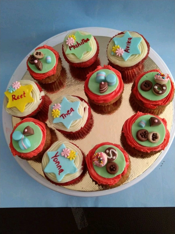 Vanilla Cupcakes  - 6