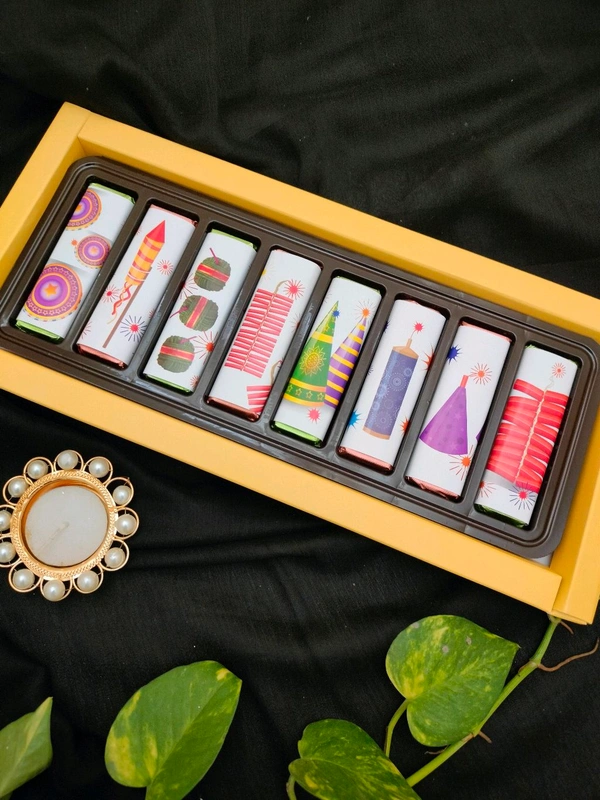 Q Bar Box Contains 8 Pcs Chocolate Bars 