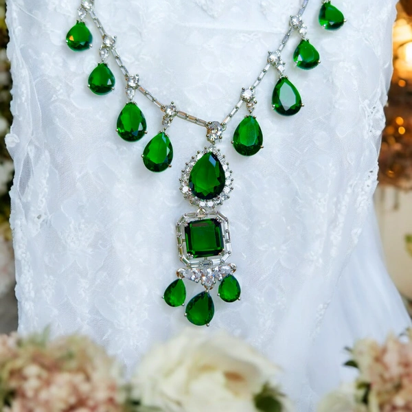 NS004-D04-VVIS Anmol Elegant Set - Emerald Green