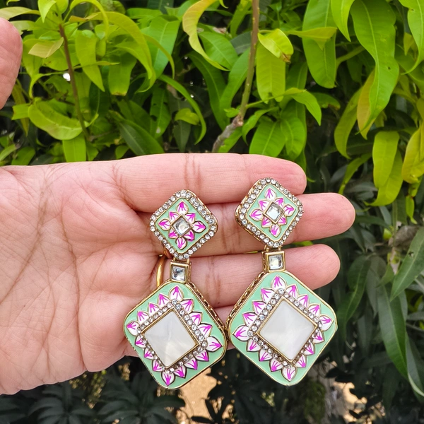 EE009-A09VCT300 Chandani Glow Earrings - Green