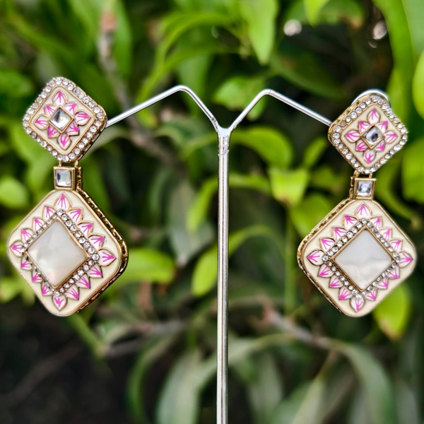 EE020-A07VCT300 Chandani Glow Earrings - Cream