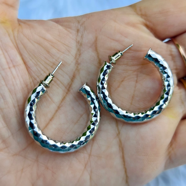 EE084 Korean Silver Hammered Hoops - Silver