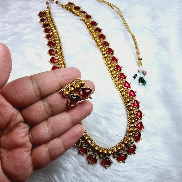 NS011-D21-TTS Mrunmayi Set - Red