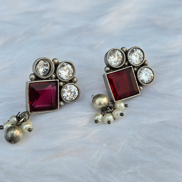 EE048 The Red Diamond - Red