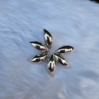 EE050 Three Petals - Silver