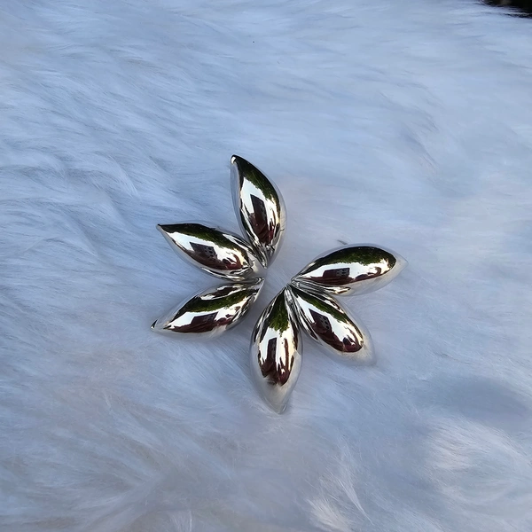 EE050 Three Petals - Silver