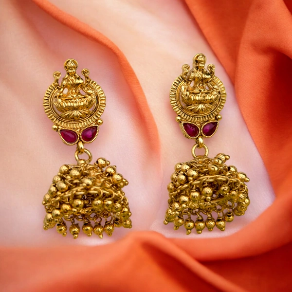 144 Vishnupriya Golden Earrings