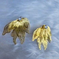 EE068 Web Of Leaves - Gold