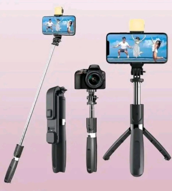 Bluetooth Extendable Selfie Stick with Wireless Remote, Selfie Stick, Adjustable and Rotatable Design. - Black