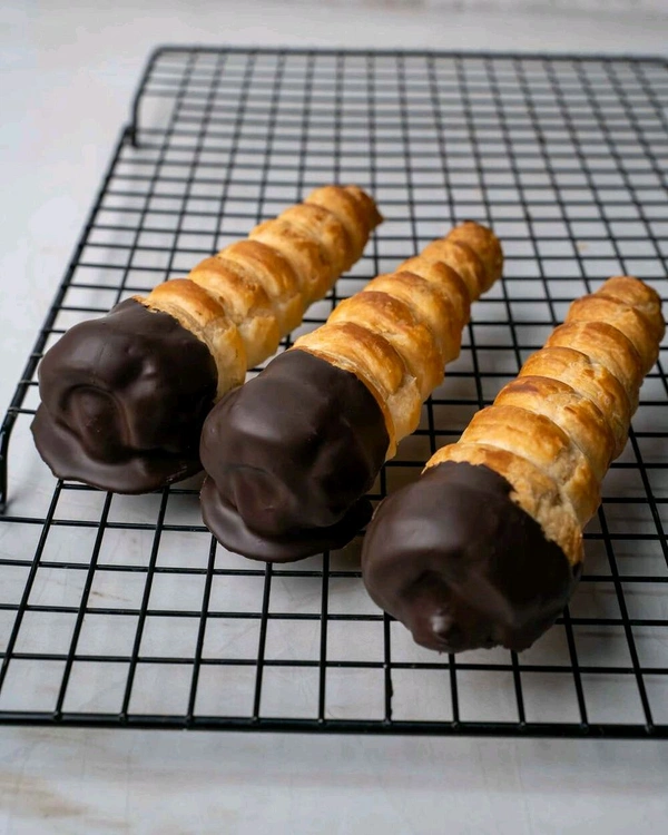 Chocolate Cream Roll ( Set Of 1) 