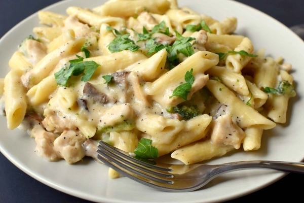White Sause Chicken Pasta - Regular