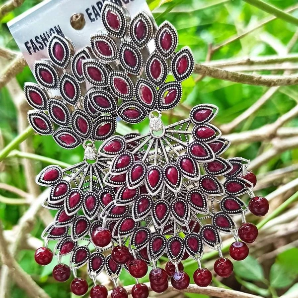 RdE Jewellery Hub PPE50 MAROON GLASS BEADS SETTING FANCY EARRING - MAROON WITH SILVER