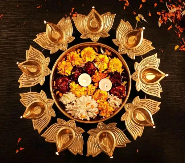 Kamal shape diya urli