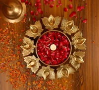 Kamal shape diya urli