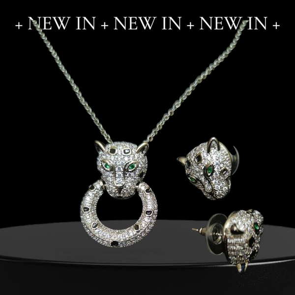 Tiger Studs With Chain Pendant 