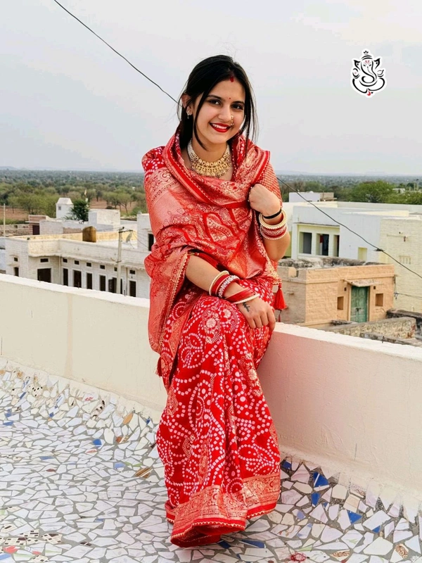MT BRAND Bandhani Print Saree