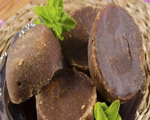 Local Gur (Jaggery) - 500g, Price Depends Upon Weight