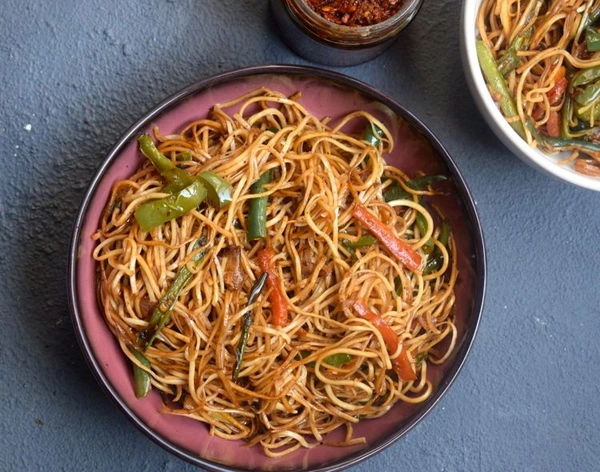 SCHEZWAN NOODLES - Half