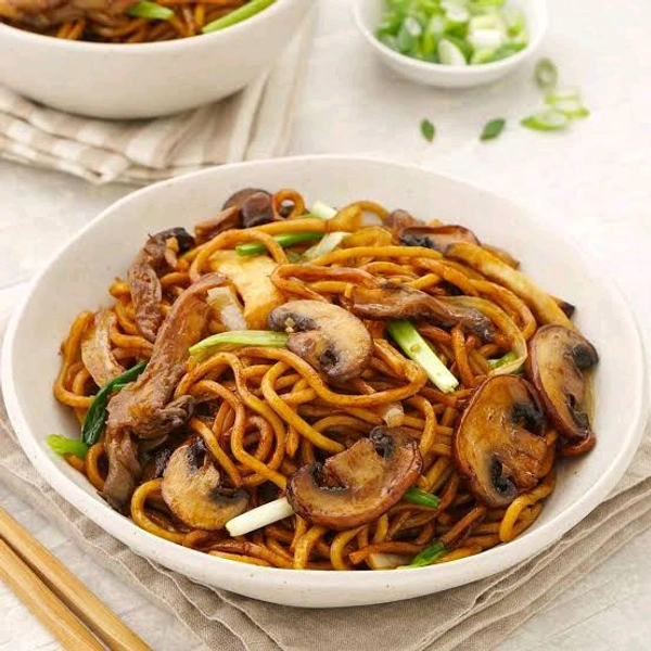 Schezwan Mushroom Noodles - Half Plate