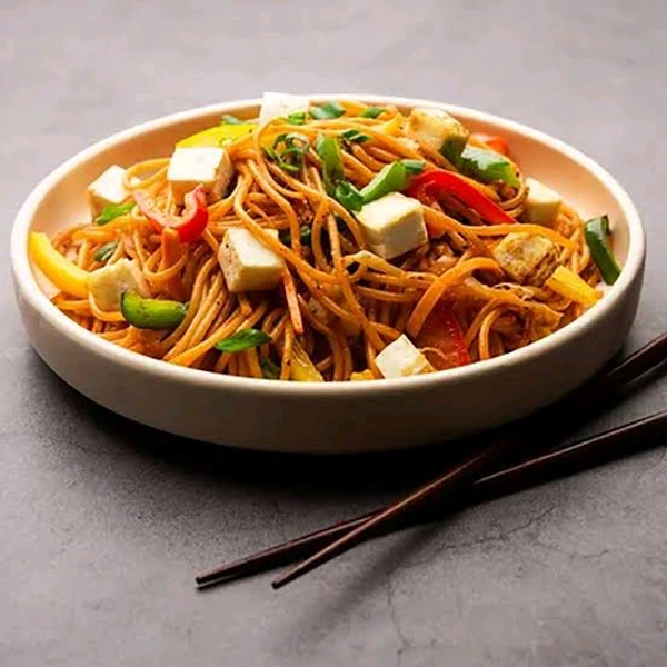 Schezwan Paneer Noodles - Half Plate