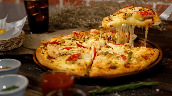Chicken Cheese Pizza