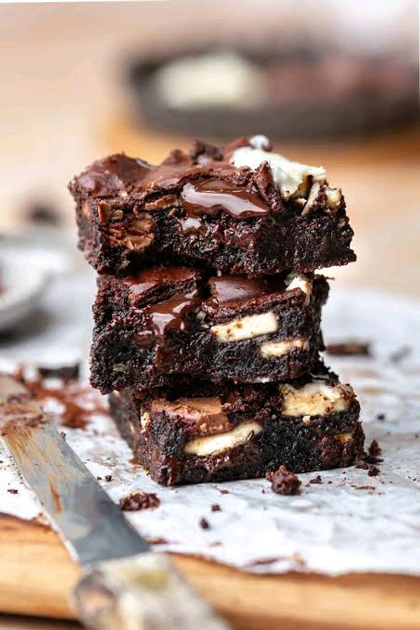 TRIPLE CHOCOLATE BROWNIE