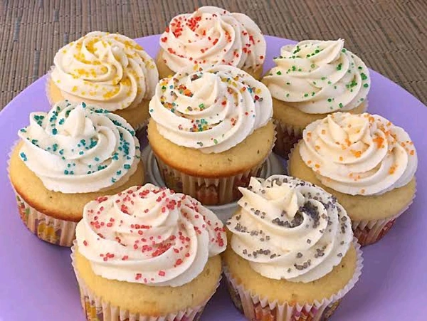 VANILLA CUPCAKE