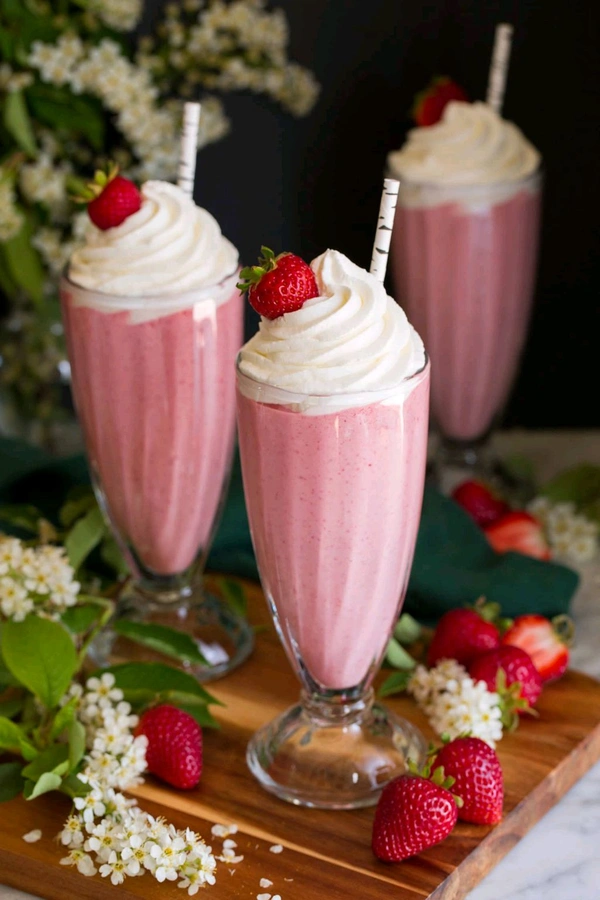 Strawberry Milkshake -300 Ml