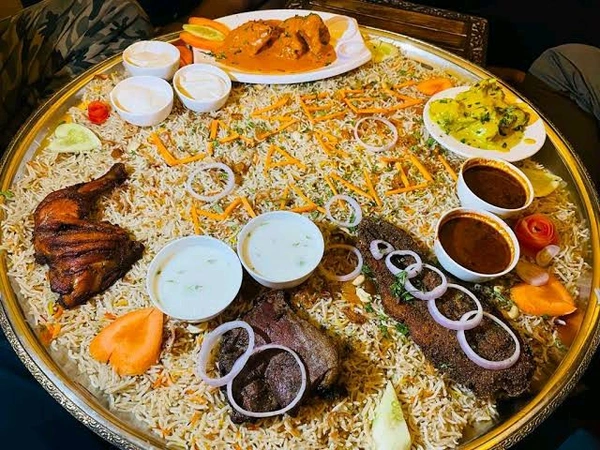 Darbar Chicken Mandi 4 Pics+Chicken Lolipop 4 Pics+Chicken Wings 12 Pics +4 Soft Drink