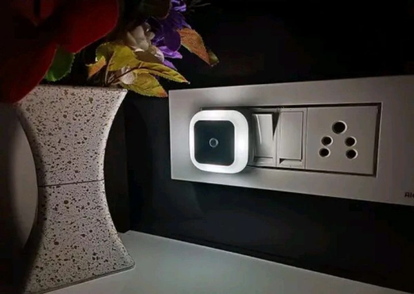 Smart Light Lamp With Automatic Sensor