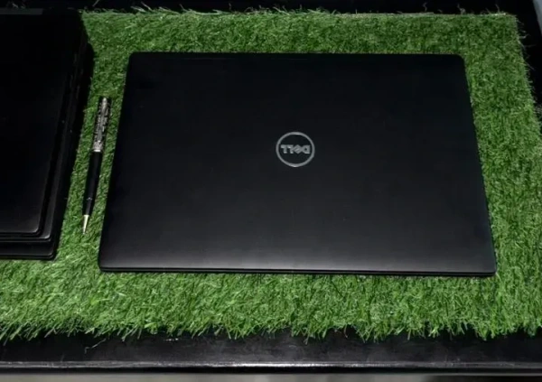Dell Latitude 7480 7th Gen (Refurbished) - Black, A, Corei5 7th, 14.0, 256GB, 8GB