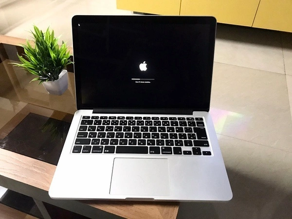 Apple MacBook Pro A1502 (Renewed) - Silver, A, Corei5, 13.3 Retina