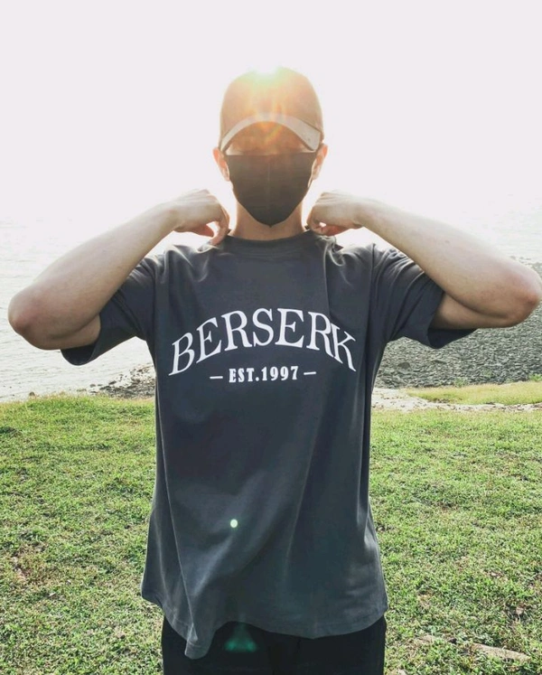 Berserk / Vintage Charcoal Gray / Oversized T-Shirt - L