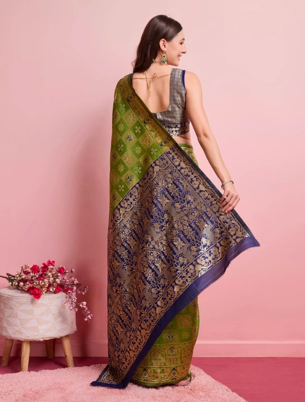 Shreyansh creation Digital Print Banarasi Silk Blend Saree (Dark Green)