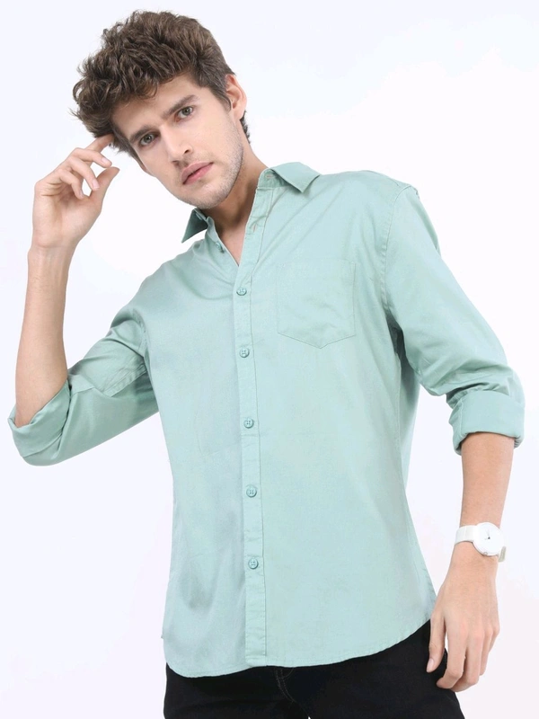 HIGHLANDER Men Slim Fit Solid Cut Away Collar Casual Shirt - M