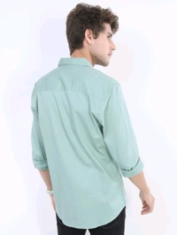 HIGHLANDER Men Slim Fit Solid Cut Away Collar Casual Shirt - M